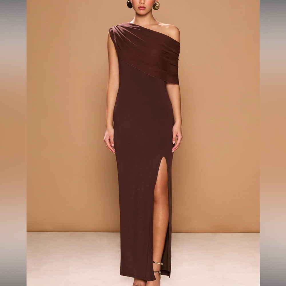 NWT! Brown Sonya Moda Gown